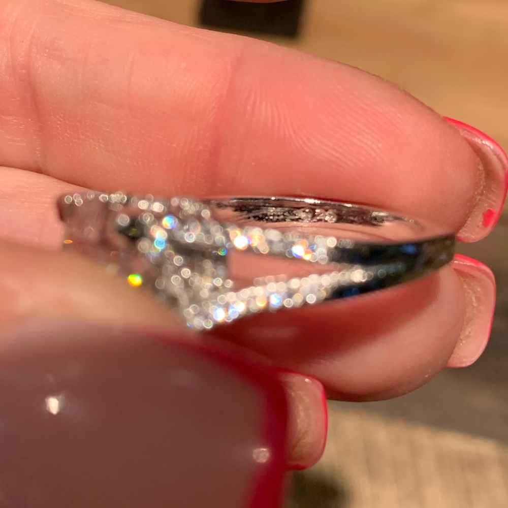 Natural white 5.5 cttw Moissanite stunning design ring!! - Picture 7 of 8